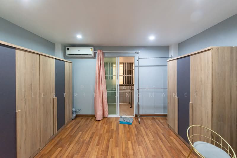 ขายทาวน์โฮม 3 ชั้น ติดถนนซอยแจ้งวัฒนะ 6 ใกล้ไอทีสแควร์ หลักสี่ ขนาด 20 ตรว., Bangkok, ซอยแจ้งวัฒนะ 6, Talat Bang Khen, Lak Si, Bangkok, 4 Bedrooms, 200 sqm, Townhouse For Sale, by Pimlada Lertritrungmanee, 500260380 - DDproperty.com