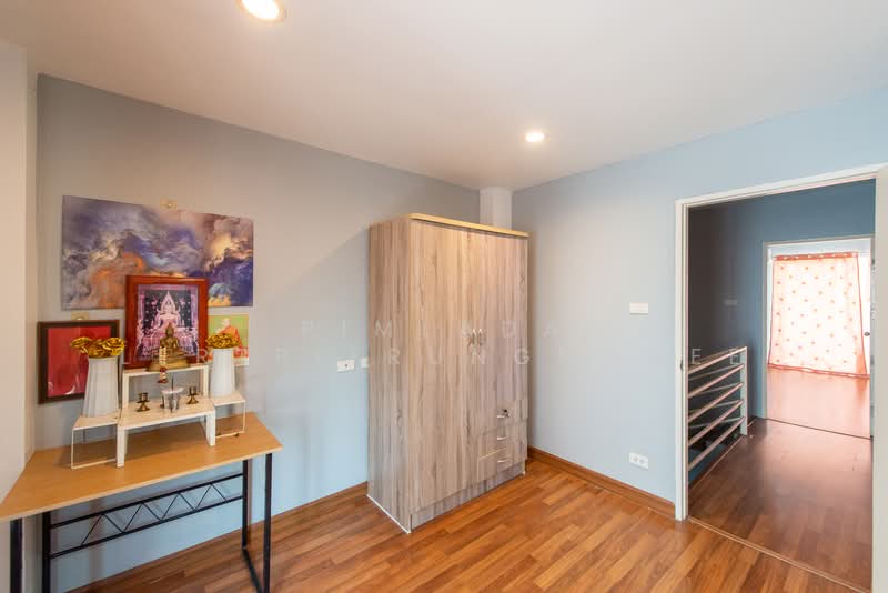 ขายทาวน์โฮม 3 ชั้น ติดถนนซอยแจ้งวัฒนะ 6 ใกล้ไอทีสแควร์ หลักสี่ ขนาด 20 ตรว., Bangkok, ซอยแจ้งวัฒนะ 6, Talat Bang Khen, Lak Si, Bangkok, 4 Bedrooms, 200 sqm, Townhouse For Sale, by Pimlada Lertritrungmanee, 500260380 - DDproperty.com