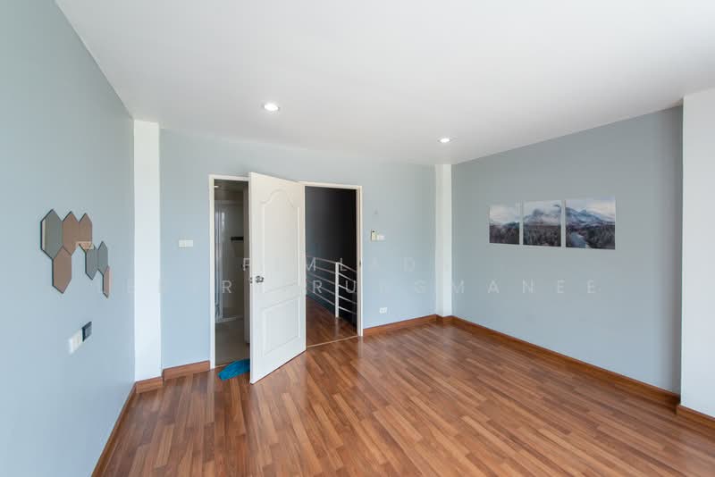 ขายทาวน์โฮม 3 ชั้น ติดถนนซอยแจ้งวัฒนะ 6 ใกล้ไอทีสแควร์ หลักสี่ ขนาด 20 ตรว., กรุงเทพ, ซอยแจ้งวัฒนะ 6, ตลาดบางเขน, หลักสี่, กรุงเทพ, 200 ตร.ม., ทาวน์เฮ้าส์ ขาย, โดย Pimlada Lertritrungmanee, 500260380 - DDproperty.com