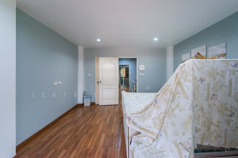 ขายทาวน์โฮม 3 ชั้น ติดถนนซอยแจ้งวัฒนะ 6 ใกล้ไอทีสแควร์ หลักสี่ ขนาด 20 ตรว., Bangkok, ซอยแจ้งวัฒนะ 6, Talat Bang Khen, Lak Si, Bangkok, 4 Bedrooms, 200 sqm, Townhouse For Sale, by Pimlada Lertritrungmanee, 500260380 - DDproperty.com