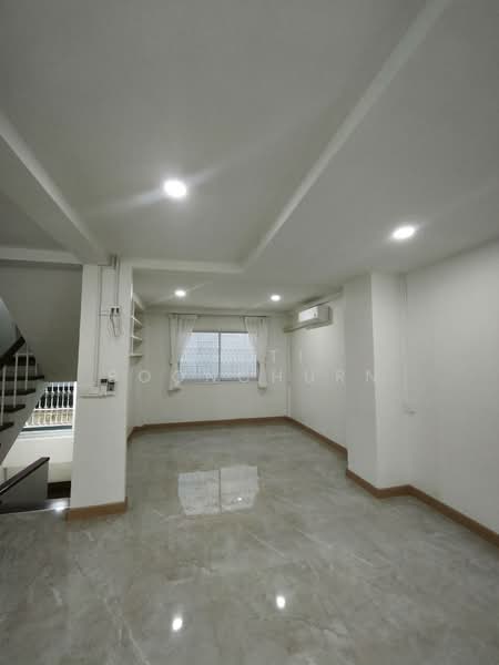 Renovated Townhouse/Home Office Near BTS Nana, Bangkok, Khlongtoei Nua, Watthana, Bangkok, 3 Bedrooms, 300 sqm, Townhouse For Rent, by Thiti Boonchurn, 500260445 - DDproperty.com