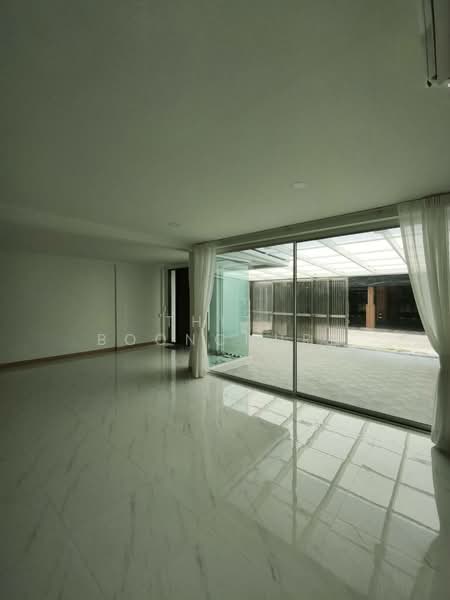 Renovated Townhouse/Home Office Near BTS Nana, Bangkok, Khlongtoei Nua, Watthana, Bangkok, 3 Bedrooms, 300 sqm, Townhouse For Rent, by Thiti Boonchurn, 500260445 - DDproperty.com