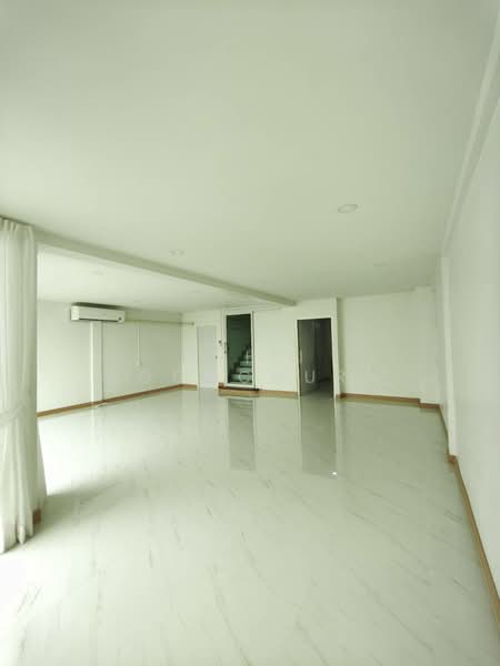 Renovated Townhouse/Home Office Near BTS Nana, Bangkok, Khlongtoei Nua, Watthana, Bangkok, 3 Bedrooms, 300 sqm, Townhouse For Rent, by Thiti Boonchurn, 500260445 - DDproperty.com