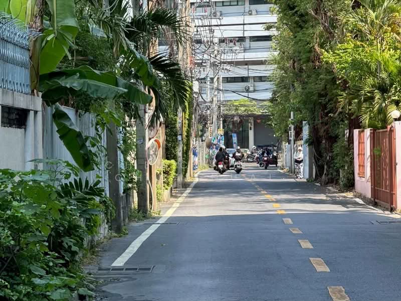 ที่ดินสวยใจกลาง ทองหล่อ - เอกมัย ถนนสุขุมวิท เอกมัย ซ.12 ที่ดินขนาด 168 ตร.วา. หน้ากว้างถึง 14 ม. ล, Bangkok, Khlong Tan Nua, Watthana, Bangkok, , 672 sqm, Land For Sale, by Chekchanok Chuaynual, 500260451 - DDproperty.com