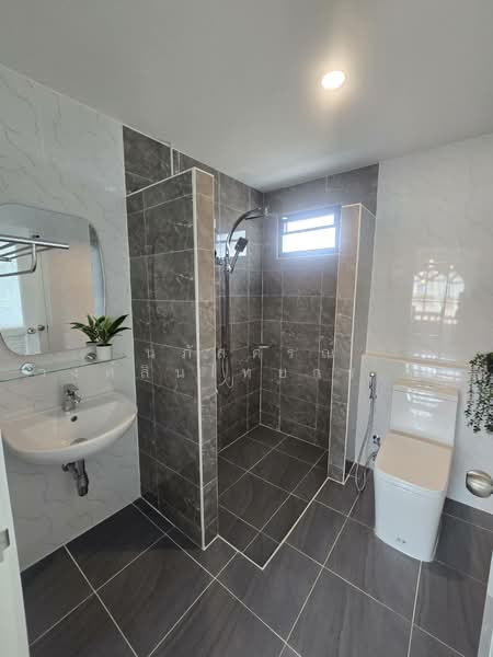 ชัยพฤกษ์1 สุวินทวงศ์-คุ้มเกล้า, Bangkok, คุ้มเกล้า7, Lam Pla Tiew, Lat Krabang, Bangkok, 4 Bedrooms, 200 sqm, Single Detached House For Sale, by นภัสศรณ์ วงศ์สินไทยกร (นันท์), 500260479 - DDproperty.com