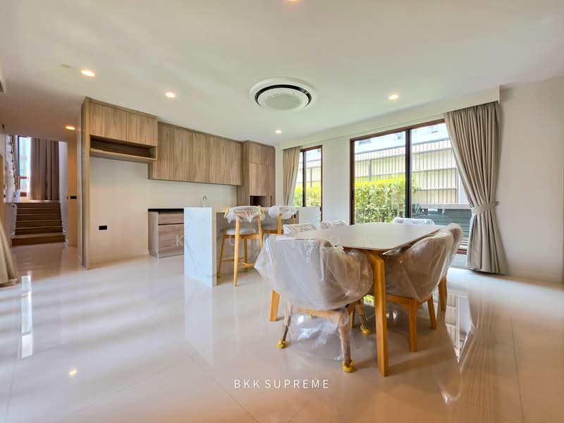 Burasiri Krungthep Kreetha, Bangkok, 95 Soi Pracha Ruam Chai, Hua Mak, Bang Kapi, Bangkok, 4 Bedrooms, 300 sqm, Single Detached House For Rent, by Khun Bow, 500260572 - DDproperty.com