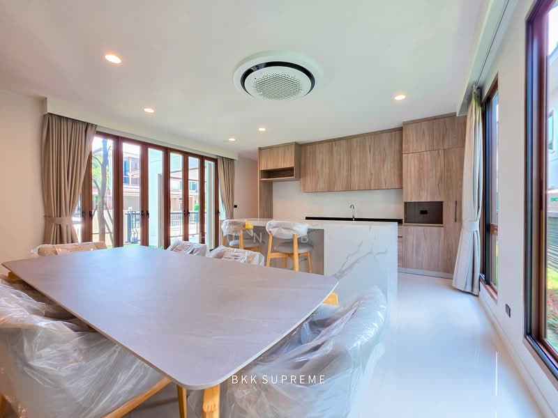 Burasiri Krungthep Kreetha, Bangkok, 95 Soi Pracha Ruam Chai, Hua Mak, Bang Kapi, Bangkok, 4 Bedrooms, 300 sqm, Single Detached House For Rent, by Khun Bow, 500260572 - DDproperty.com