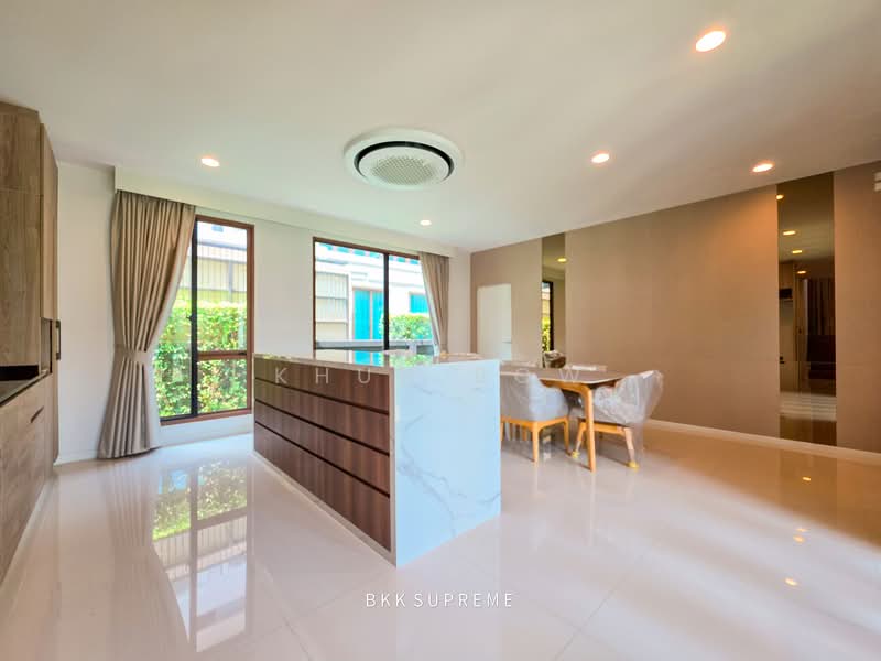 Burasiri Krungthep Kreetha, Bangkok, 95 Soi Pracha Ruam Chai, Hua Mak, Bang Kapi, Bangkok, 4 Bedrooms, 300 sqm, Single Detached House For Rent, by Khun Bow, 500260572 - DDproperty.com