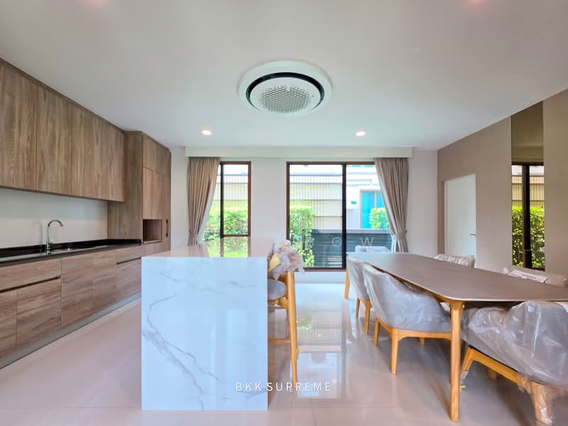 Burasiri Krungthep Kreetha, Bangkok, 95 Soi Pracha Ruam Chai, Hua Mak, Bang Kapi, Bangkok, 4 Bedrooms, 300 sqm, Single Detached House For Rent, by Khun Bow, 500260572 - DDproperty.com