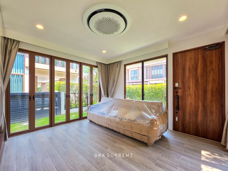 Burasiri Krungthep Kreetha, Bangkok, 95 Soi Pracha Ruam Chai, Hua Mak, Bang Kapi, Bangkok, 4 Bedrooms, 300 sqm, Single Detached House For Rent, by Khun Bow, 500260572 - DDproperty.com