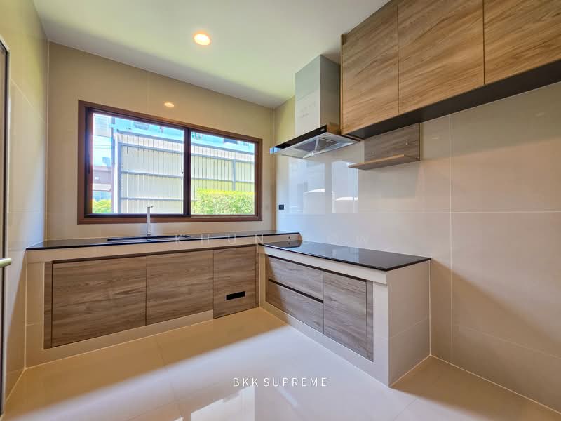 Burasiri Krungthep Kreetha, Bangkok, 95 Soi Pracha Ruam Chai, Hua Mak, Bang Kapi, Bangkok, 4 Bedrooms, 300 sqm, Single Detached House For Rent, by Khun Bow, 500260572 - DDproperty.com