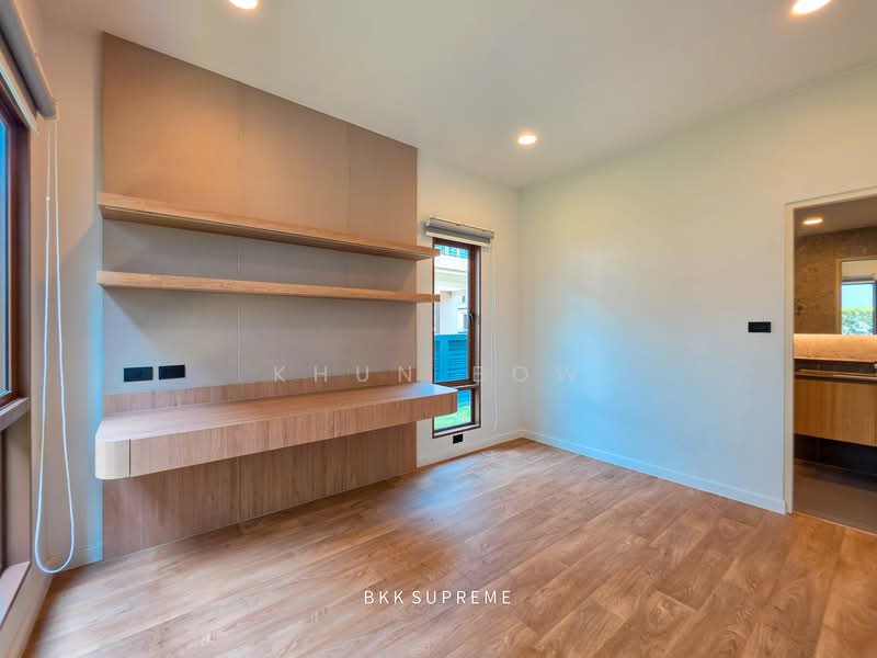 Burasiri Krungthep Kreetha, Bangkok, 95 Soi Pracha Ruam Chai, Hua Mak, Bang Kapi, Bangkok, 4 Bedrooms, 300 sqm, Single Detached House For Rent, by Khun Bow, 500260572 - DDproperty.com