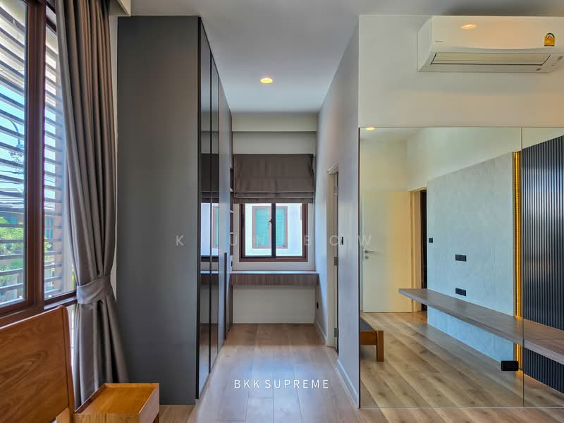 Burasiri Krungthep Kreetha, Bangkok, 95 Soi Pracha Ruam Chai, Hua Mak, Bang Kapi, Bangkok, 4 Bedrooms, 300 sqm, Single Detached House For Rent, by Khun Bow, 500260572 - DDproperty.com