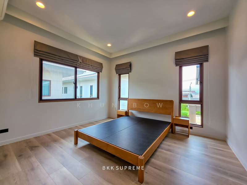Burasiri Krungthep Kreetha, Bangkok, 95 Soi Pracha Ruam Chai, Hua Mak, Bang Kapi, Bangkok, 4 Bedrooms, 300 sqm, Single Detached House For Rent, by Khun Bow, 500260572 - DDproperty.com