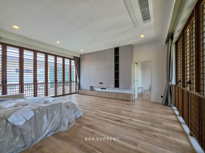 Burasiri Krungthep Kreetha, Bangkok, 95 Soi Pracha Ruam Chai, Hua Mak, Bang Kapi, Bangkok, 4 Bedrooms, 300 sqm, Single Detached House For Rent, by Khun Bow, 500260572 - DDproperty.com