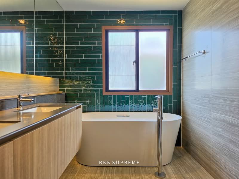 Burasiri Krungthep Kreetha, Bangkok, 95 Soi Pracha Ruam Chai, Hua Mak, Bang Kapi, Bangkok, 4 Bedrooms, 300 sqm, Single Detached House For Rent, by Khun Bow, 500260572 - DDproperty.com