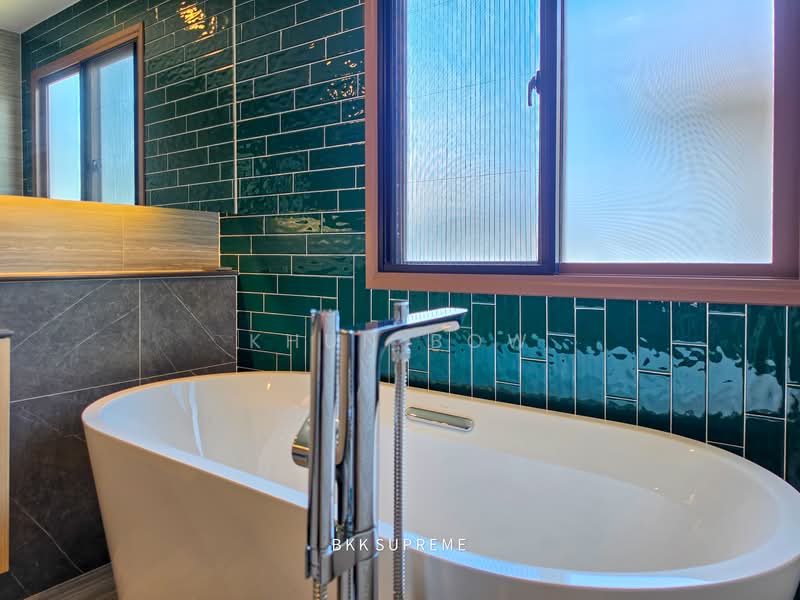 Burasiri Krungthep Kreetha, Bangkok, 95 Soi Pracha Ruam Chai, Hua Mak, Bang Kapi, Bangkok, 4 Bedrooms, 300 sqm, Single Detached House For Rent, by Khun Bow, 500260572 - DDproperty.com