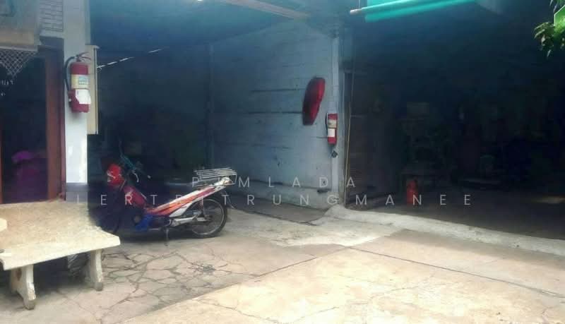 For Sale - ที่ดินพร้อมสิ่งปลูกสร้างซอย สามัคคี49 แยก3, Nonthaburi