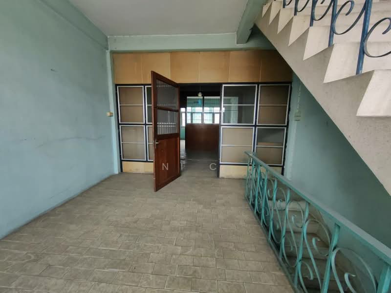 ตึกแถว ใกล้บีทีเอสบางจาก ถนนสุขุมวิท, Bangkok, สุขุมวิท, Bang Chak, Phra Khanong, Bangkok, , 200 sqm, Shophouse For Sale, by vanee chiracharasporn, 500260636 - DDproperty.com