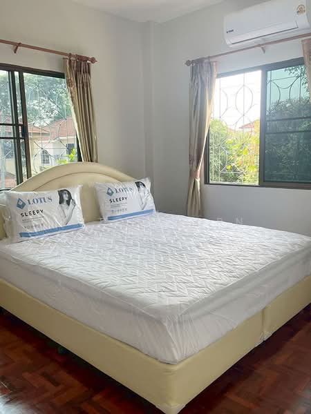 บ้านในโครงการ ให้เช่า – ใกล้ 89 พลาซ่า ค่าเช่า 26,000 บาท / เดือน รหัสทรัพย์ : No.15H855, Chiang Mai, Nong Hoi, Muang Chiang Mai, Chiang Mai, 3 Bedrooms, 230 sqm, Single Detached House For Rent, by Rutchaporn Tunsiri, 500260701 - DDproperty.com