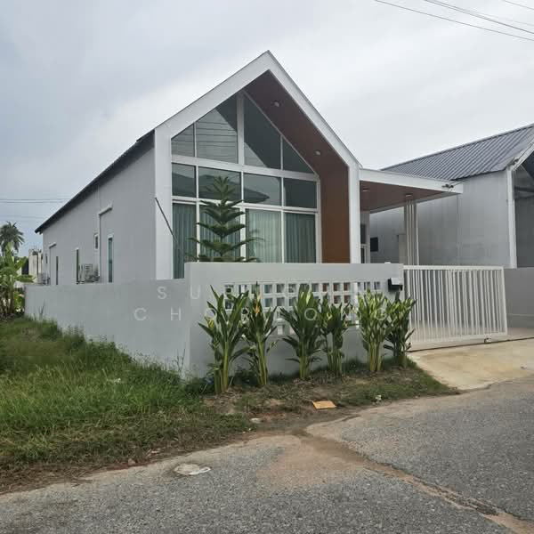 3-BR House, Chon Buri (Pattaya), Poong, Bang Lamung (Pattaya), Chon Buri (Pattaya), 3 Bedrooms, 200 sqm, Single Detached House For Sale, by Supicha Chorjong, 500260791 - DDproperty.com