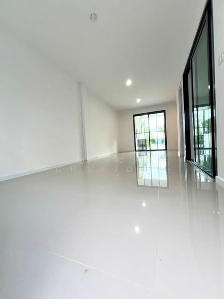 undefined, Chon Buri (Pattaya), Bang Lamung, Bang Lamung (Pattaya), Chon Buri (Pattaya), 4 Bedrooms, 145 sqm, Townhouse For Sale, by Supicha Chorjong, 500260794 - DDproperty.com