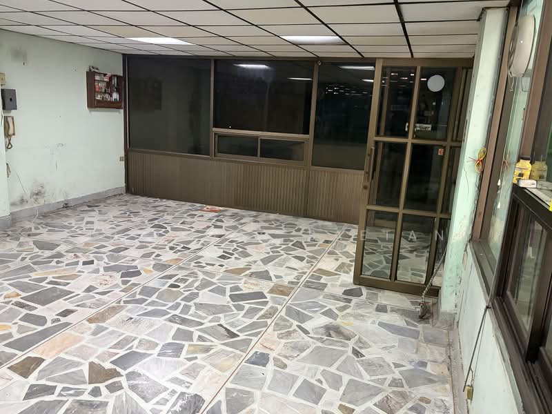 Commercial building 5.5 story 3 units, Soi Somdej Phra Chao Taksin 29 Thonburi, Bangkok, Bangkok, สมเด็จพระเจ้าตากสิน 29, Samlae, Thon Buri, Bangkok, , 20,000 sqm, Shophouse For Sale, by Sirithong Saetang, 500260796 - DDproperty.com