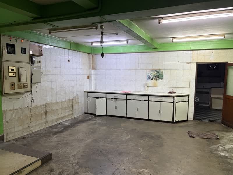 Commercial building 5.5 story 3 units, Soi Somdej Phra Chao Taksin 29 Thonburi, Bangkok, Bangkok, สมเด็จพระเจ้าตากสิน 29, Samlae, Thon Buri, Bangkok, , 20,000 sqm, Shophouse For Sale, by Sirithong Saetang, 500260796 - DDproperty.com