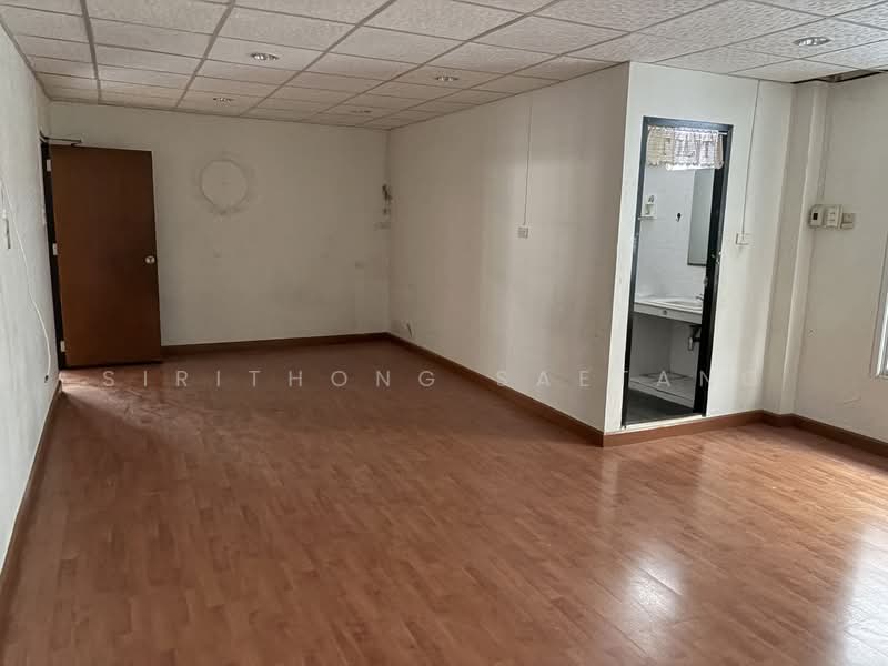 Commercial building 5.5 story 3 units, Soi Somdej Phra Chao Taksin 29 Thonburi, Bangkok, Bangkok, สมเด็จพระเจ้าตากสิน 29, Samlae, Thon Buri, Bangkok, , 20,000 sqm, Shophouse For Sale, by Sirithong Saetang, 500260796 - DDproperty.com