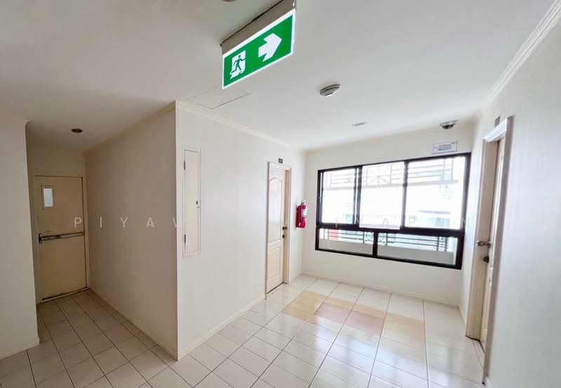 Lumpini Place Narathiwas 24, Bangkok, Sathu Pradit 19 Alley 3, Chong Nonsi, Yan Nawa, Bangkok, 1 Bedroom, 33 sqm, Condo For Rent, by Piyawan Maiyapan, 500260898 - DDproperty.com