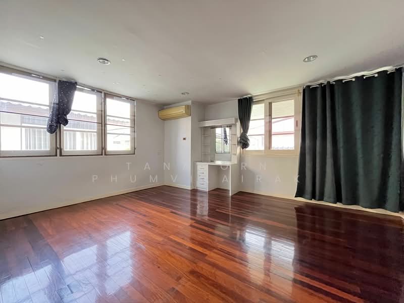 4-BR House, Bangkok, Suan Luang, Suan Luang, Bangkok, 4 Bedrooms, 550 sqm, Single Detached House For Sale, by Tanaporn Phumvilairak, 500261059 - DDproperty.com