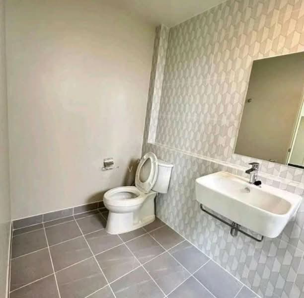 Baan Klang Muang Ramintra 83 Station, Bangkok, 16 Kanchanaphisek Road, Ram Inthra, Khan Na Yao, Bangkok, 4 Bedrooms, 218 sqm, Townhouse For Rent, by Tanaporn Phumvilairak, 500261073 - DDproperty.com