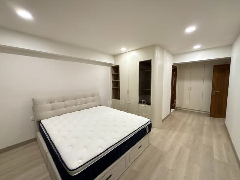 Royal Castle Sukhumvit, Bangkok, 30 Soi Sukhumvit 39, Khlongtoei Nua, Watthana, Bangkok, 3 Bedrooms, 190 sqm, Condo For Rent, by Kakar Holdings, 500261091 - DDproperty.com