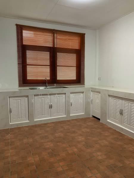 undefined, Bangkok, Bang Chak, Phra Khanong, Bangkok, 5 Bedrooms, 180 sqm, Single Detached House For Rent, by Utaiwan Kiatpanya, 500261397 - DDproperty.com