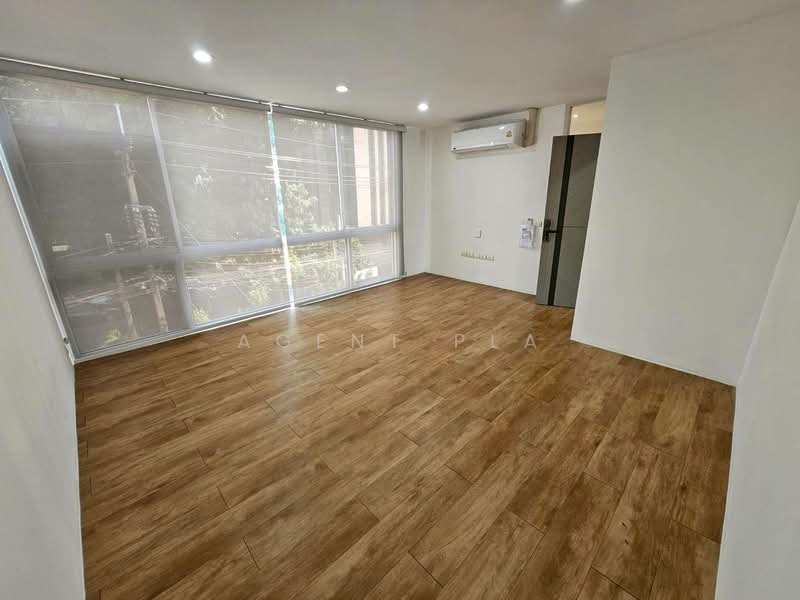 Home Office for Rent near BTS Punnawithi (SPSP656), Bangkok, สุขุมวิท, Bang Chak, Phra Khanong, Bangkok, 4 Bedrooms, 200 sqm, Townhouse For Rent, by Agent Pla, 500261413 - DDproperty.com