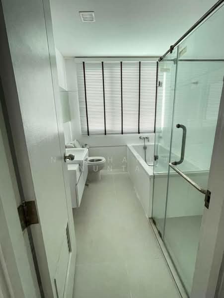 Thru Thonglor, Bangkok, Petchaburi Road, Bang Kapi, Huai Khwang, Bangkok, 2 Bedrooms, 67 sqm, Condo For Rent, by Noppharuj Nunta, 500261557 - DDproperty.com