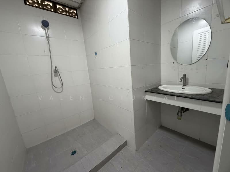 6-BR Villa, Chon Buri (Pattaya), Nong Pru, Bang Lamung (Pattaya), Chon Buri (Pattaya), 6 Bedrooms, 450 sqm, Villa For Sale, by Valen Lokunpai , 500261590 - DDproperty.com