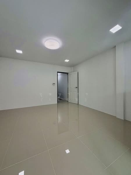 บ้านสวย ใจกลางเมืองนนทบุรี 3 ห้องนอน หมู่บ้านเรวดี 3 ซอยเรวดี 57 ใกล้กระทรวงสาธารณะสุข, นนทบุรี, ติวานนท์, ตลาดขวัญ, เมืองนนทบุรี, นนทบุรี, 120 ตร.ม., ทาวน์เฮ้าส์ ขาย, โดย บุษบากร (เจี๊ยบ), 500261643 - DDproperty.com