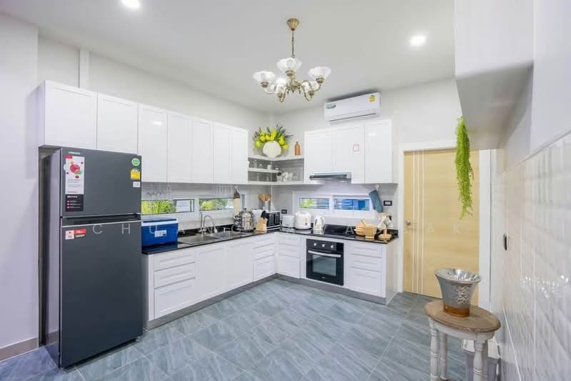 undefined, Chon Buri (Pattaya), Nong Pru, Bang Lamung (Pattaya), Chon Buri (Pattaya), 4 Bedrooms, 325 sqm, Single Detached House For Rent, by Jirapat Chuangsawadsak, 500261683 - DDproperty.com