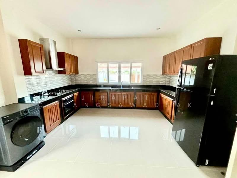 3-BR House, Chon Buri (Pattaya), Poong, Bang Lamung (Pattaya), Chon Buri (Pattaya), 3 Bedrooms, 204 sqm, Single Detached House For Rent, by Jirapat Chuangsawadsak, 500261711 - DDproperty.com