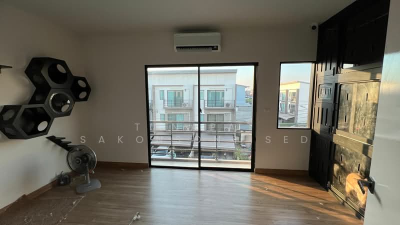 Baan Klang Muang Srinakarin – Onnut, Bangkok, 174 Soi On Nut 70/1, Prawet, Prawet, Bangkok, 3 Bedrooms, 120 sqm, Townhouse For Sale, by Tanapat Sakonsontised, 500261734 - DDproperty.com