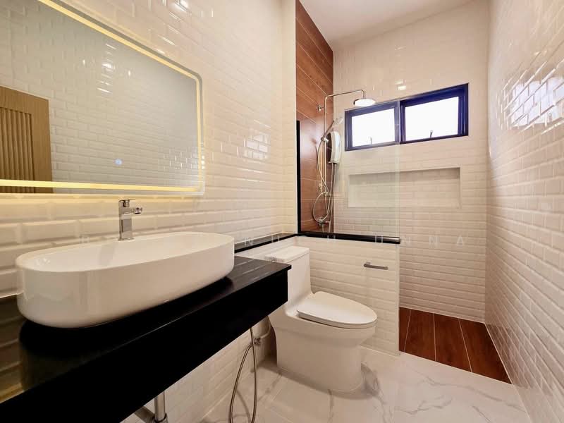3-BR Villa, Chon Buri (Pattaya), Poong, Bang Lamung (Pattaya), Chon Buri (Pattaya), 3 Bedrooms, 236 sqm, Villa For Sale, by Boonyanuch Unna, 500261945 - DDproperty.com