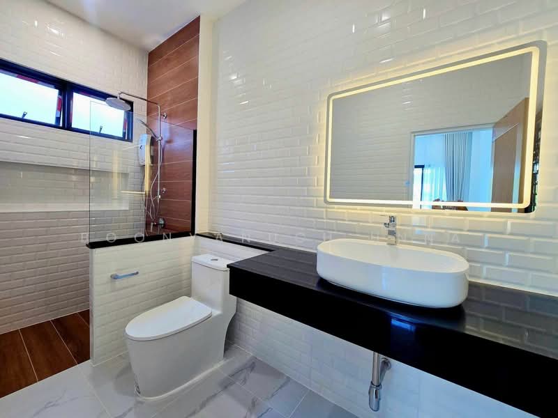 3-BR Villa, Chon Buri (Pattaya), Poong, Bang Lamung (Pattaya), Chon Buri (Pattaya), 3 Bedrooms, 236 sqm, Villa For Sale, by Boonyanuch Unna, 500261945 - DDproperty.com