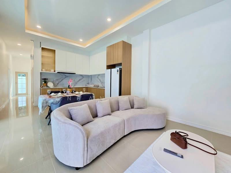 3-BR Villa, Chon Buri (Pattaya), Poong, Bang Lamung (Pattaya), Chon Buri (Pattaya), 3 Bedrooms, 236 sqm, Villa For Sale, by Boonyanuch Unna, 500261945 - DDproperty.com