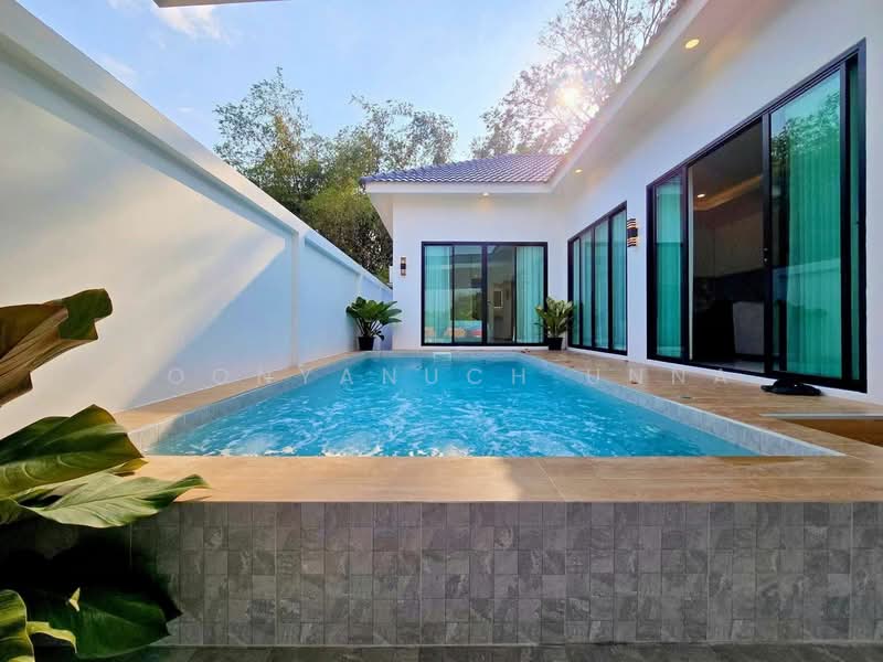 3-BR Villa, Chon Buri (Pattaya), Poong, Bang Lamung (Pattaya), Chon Buri (Pattaya), 3 Bedrooms, 236 sqm, Villa For Sale, by Boonyanuch Unna, 500261945 - DDproperty.com