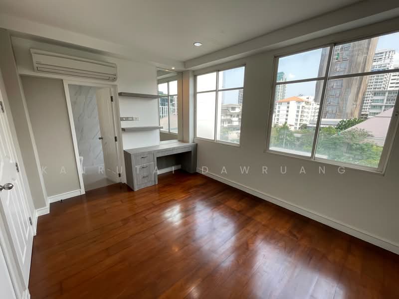 Baan Klang Krung Thonglor, Bangkok, 55 Soi Sukhumvit 55, Khlong Tan Nua, Watthana, Bangkok, 4 Bedrooms, 380 sqm, Townhouse For Rent, by Kanrutai Dawruang, 500262055 - DDproperty.com