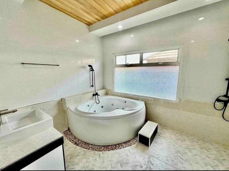 4-BR House, Chon Buri (Pattaya), Nong Pru, Bang Lamung (Pattaya), Chon Buri (Pattaya), 4 Bedrooms, 382 sqm, Single Detached House For Rent, by Jirapat Chuangsawadsak, 500262068 - DDproperty.com