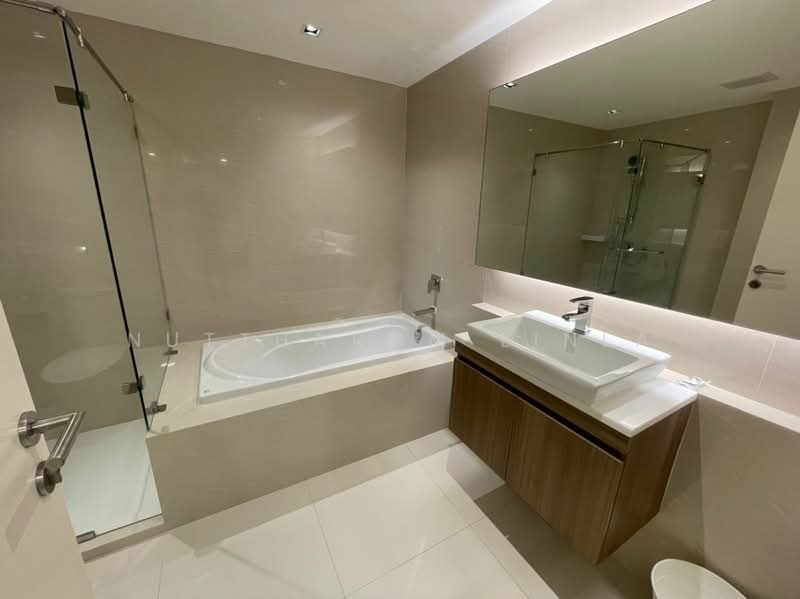 Vtara Sukhumvit 36, Bangkok, 118 Soi Saen Sabai, Phra Kanong, Khlong Toei, Bangkok, 2 Bedrooms, 66 sqm, Condo For Sale, by Nuttharom Linla, 500262216 - DDproperty.com