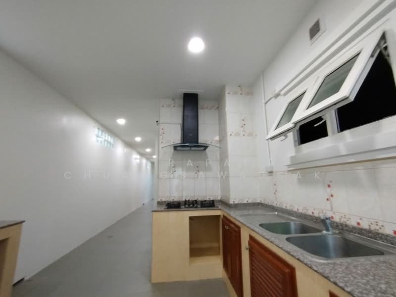 undefined, Chon Buri (Pattaya), Poong, Bang Lamung (Pattaya), Chon Buri (Pattaya), 5 Bedrooms, 450 sqm, Single Detached House For Sale, by Jirapat Chuangsawadsak, 500262269 - DDproperty.com