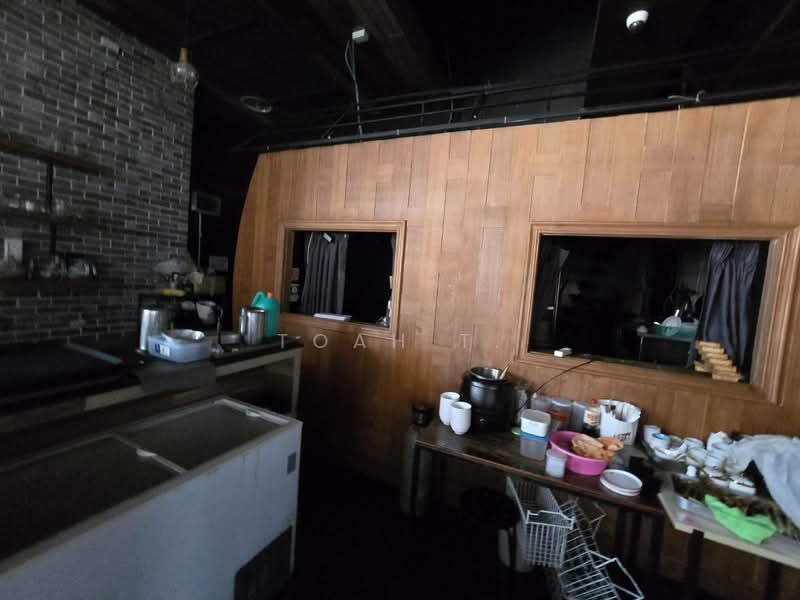 For Rent - พื้นที่ให้เช่า อารีย์ พญาไท : Space for rent in Ari, Phaya Thai., Bangkok
